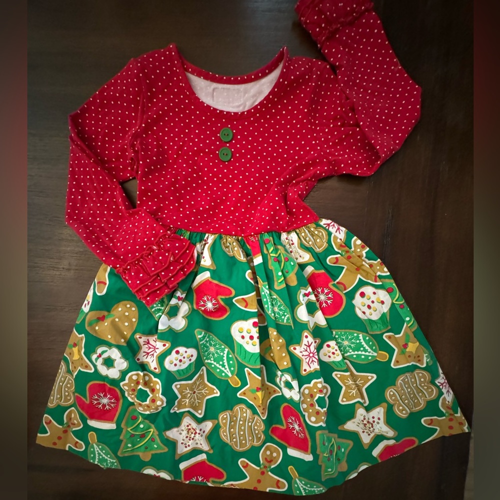 Beautiful little girls Eleanor Rose holiday dress. Never worn.
